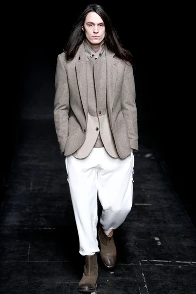 Look 3